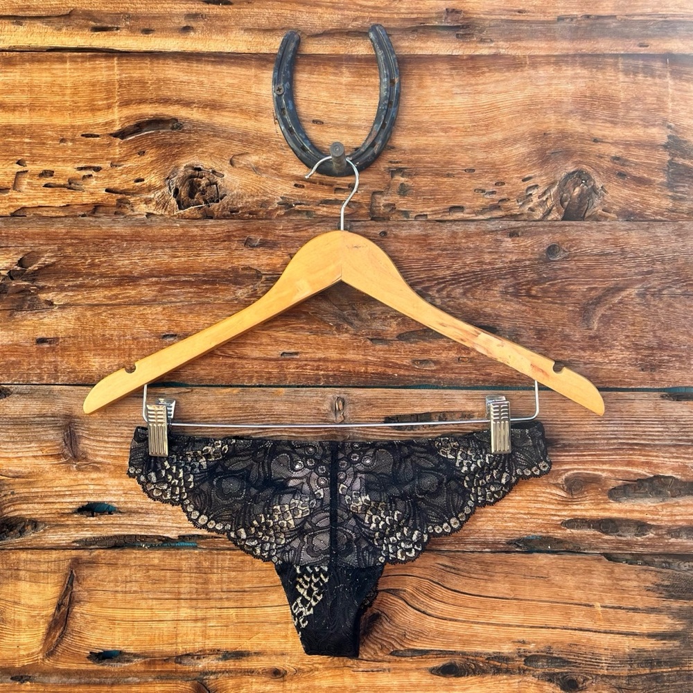 HANRO | NWT Black Beauty Lace Underwear S